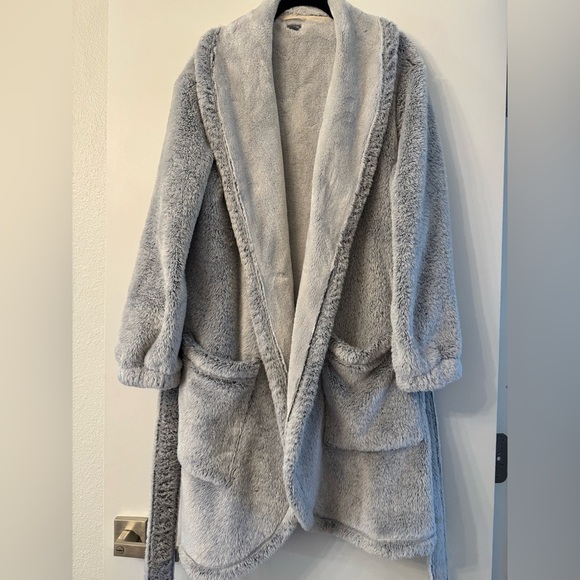 Aerie Fuzzy Sherpa Robe - Picture 3 of 8